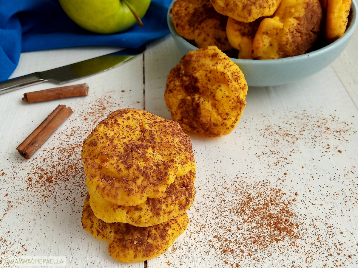 Biscotti con farina di mais e mele