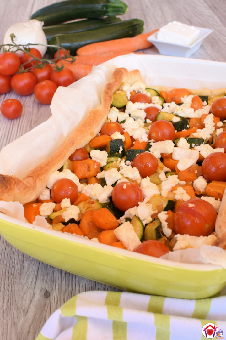 Torta salata con feta, zucchine e carote