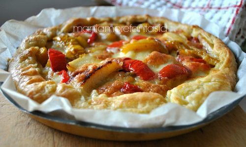 TORTA SALATA CON PEPERONI, PATATE E MOZZARELLA TORTA SALATA CON PEPERONI, PATATE E MOZZARELLA