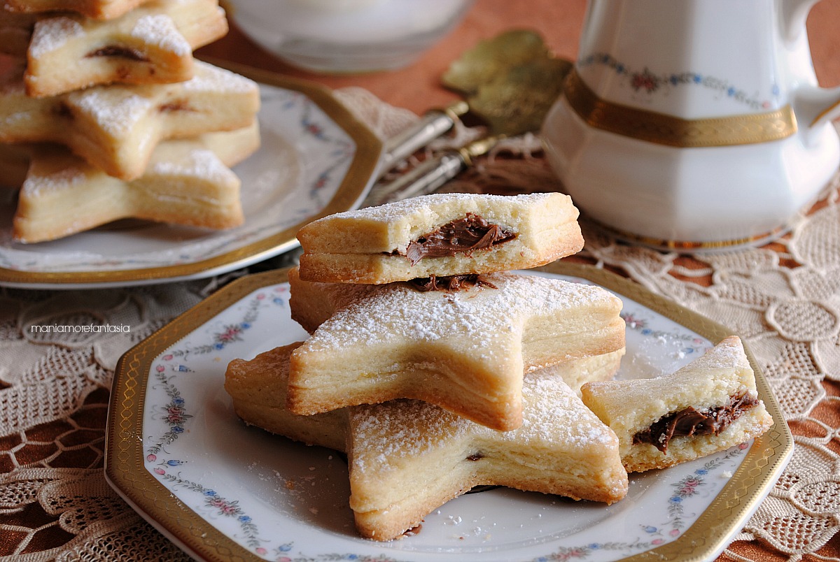 alberelli di pasta frolla ripieni di nutella