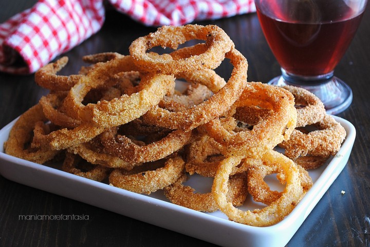 anelli di cipolla croccanti fritti