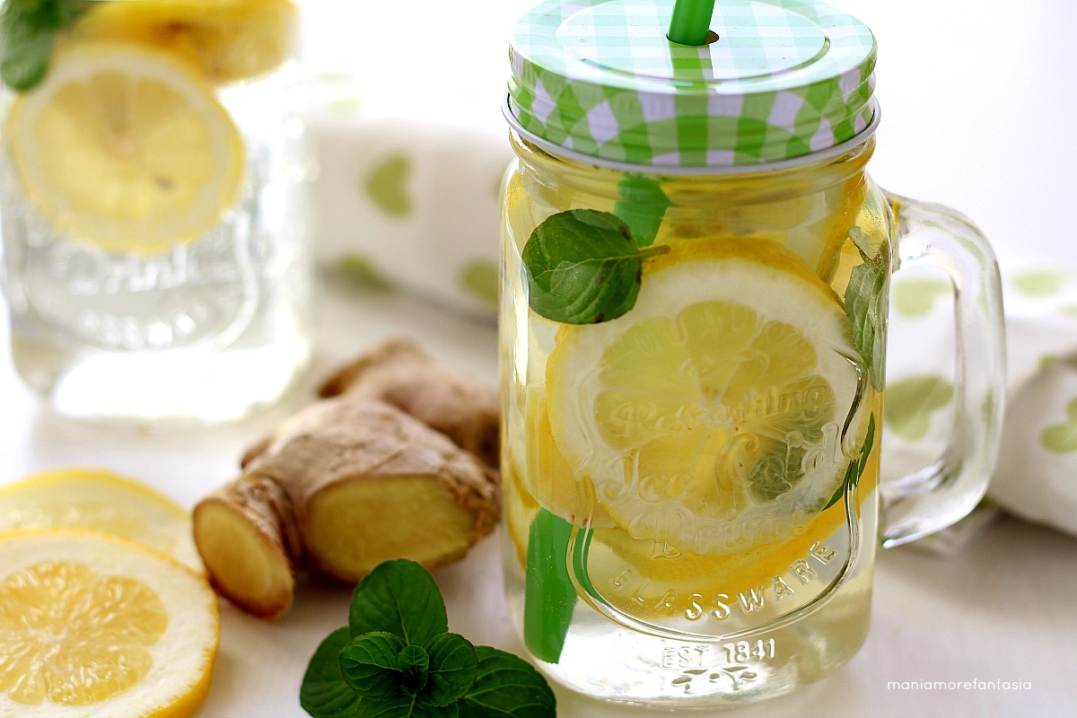 Acqua aromatizzata detox limone, zenzero e menta
