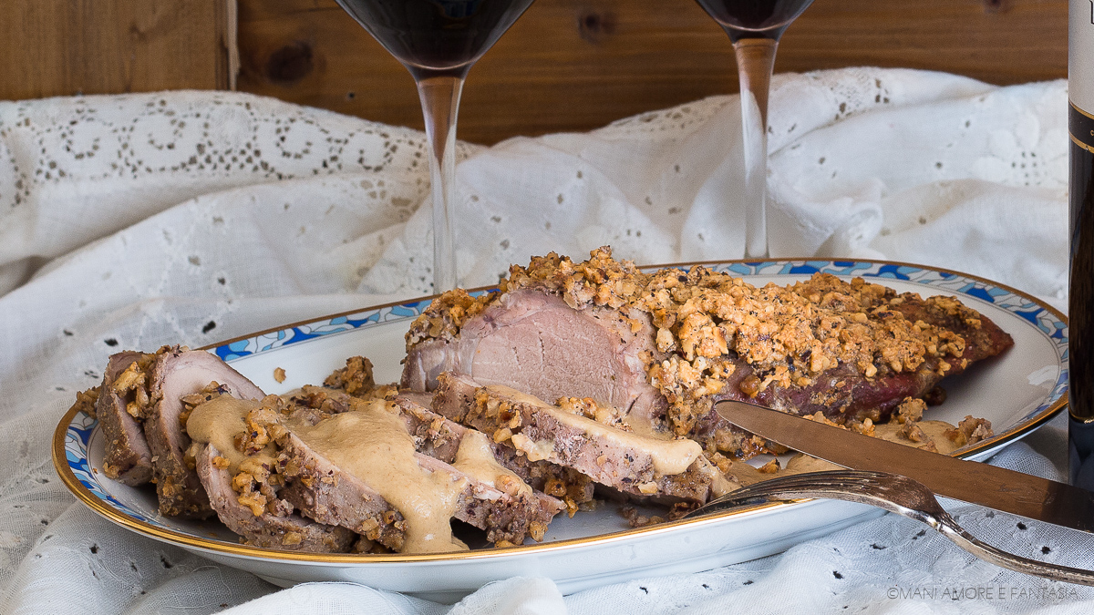 Filetto Di Maiale In Crosta Di Nocciole Con Crema Di Porcini