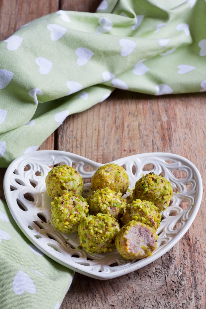 TARTUFI SALATI ricotta e mortadella ai pistacchi, antipasti senza cottura