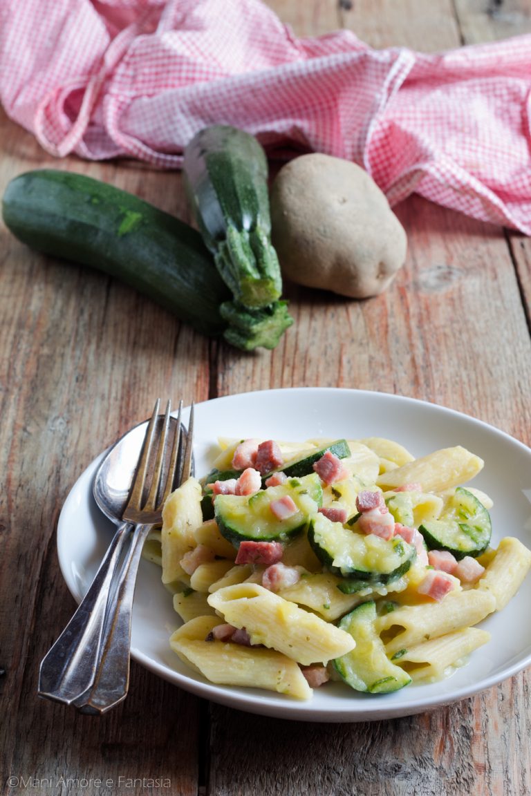 Pasta Con Crema Di Zucchine E Patate E Pancetta Croccante Primi