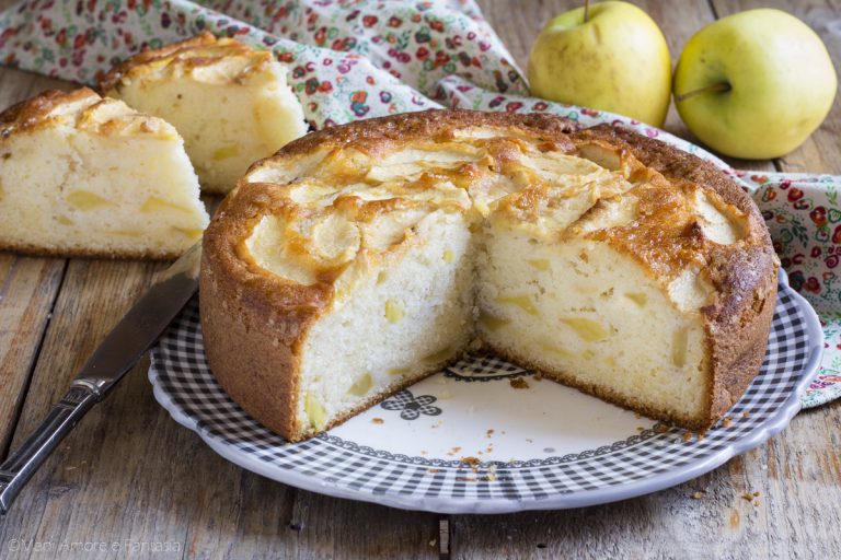 TORTA DI MELE SOFFICISSIMA, ricetta semplice senza burro | DOLCI