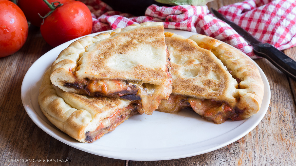 FOCACCIA VELOCE ALLA PARMIGIANA di melanzane, cotta in ...