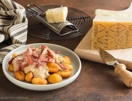 GNOCCHI FRITTI CON CREMA DI FUNGHI E SPECK CROCCANTE