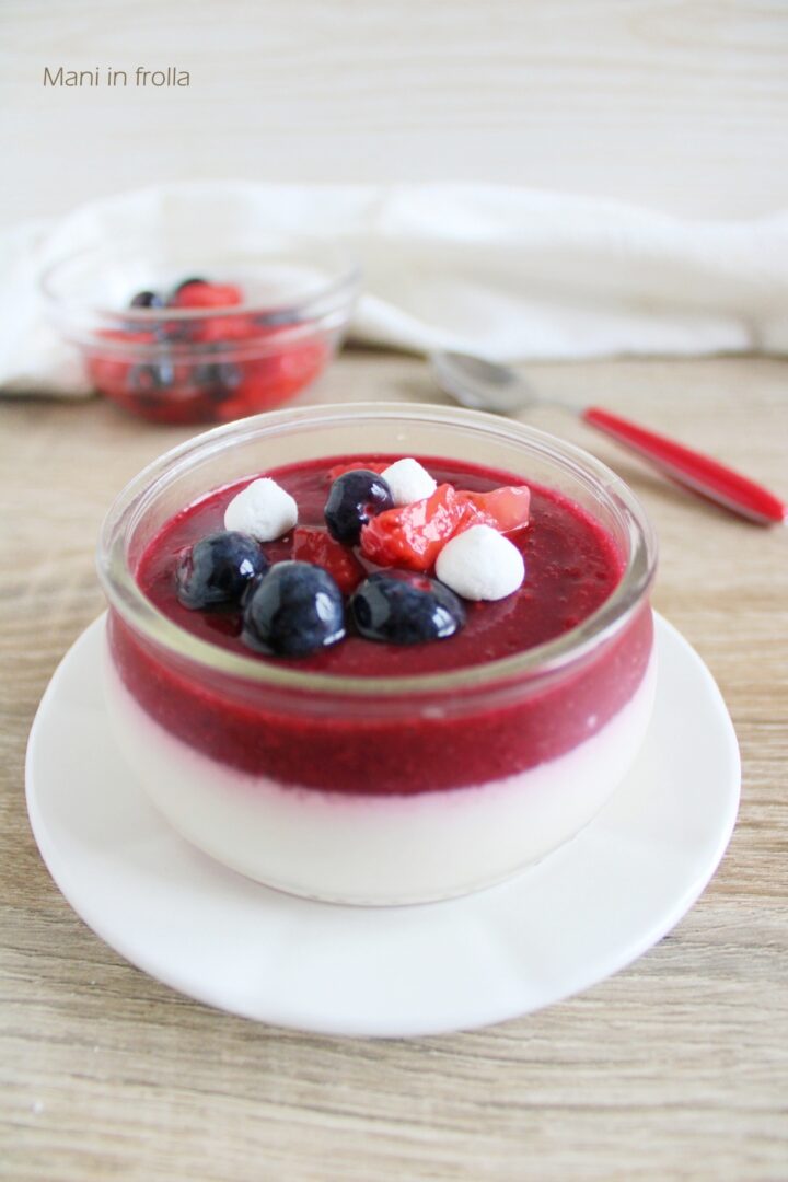 Panna cotta ai frutti di bosco