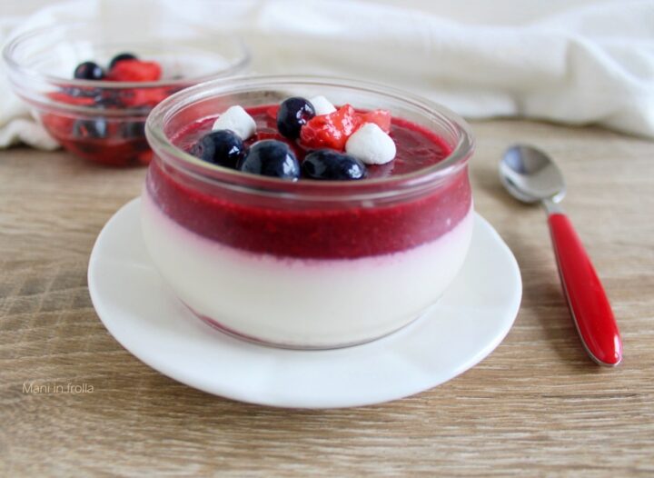 Panna cotta ai frutti di bosco