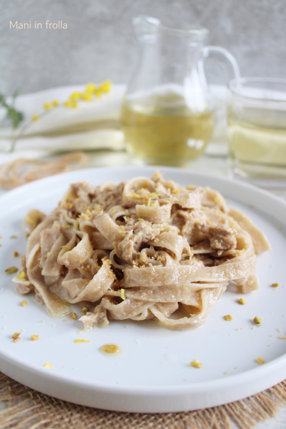 Tagliatelle al farro con Tonno e granella di Pistacchio - Mani in frolla