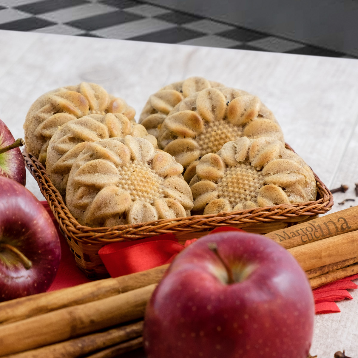 Muffin integrali con mela grattugiata e spezie