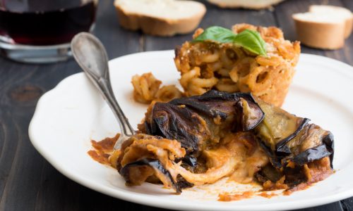 Tortini di melanzane con cuore di bufala e anelletti al forno