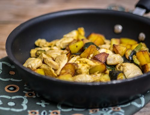 Patate, zucchine e pollo al curry