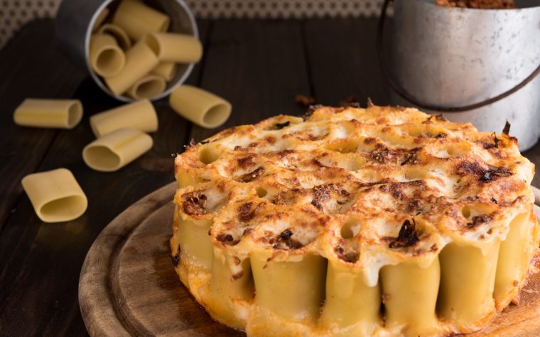 Torta di paccheri al ragù Torta di paccheri al ragù