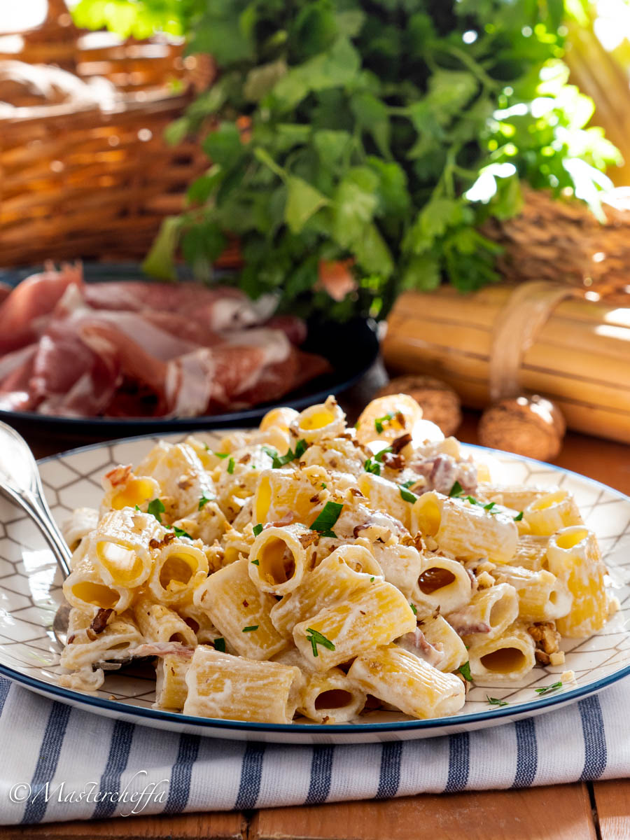 Pasta cremosa noci e prosciutto senza panna pronta in 10 minuti!