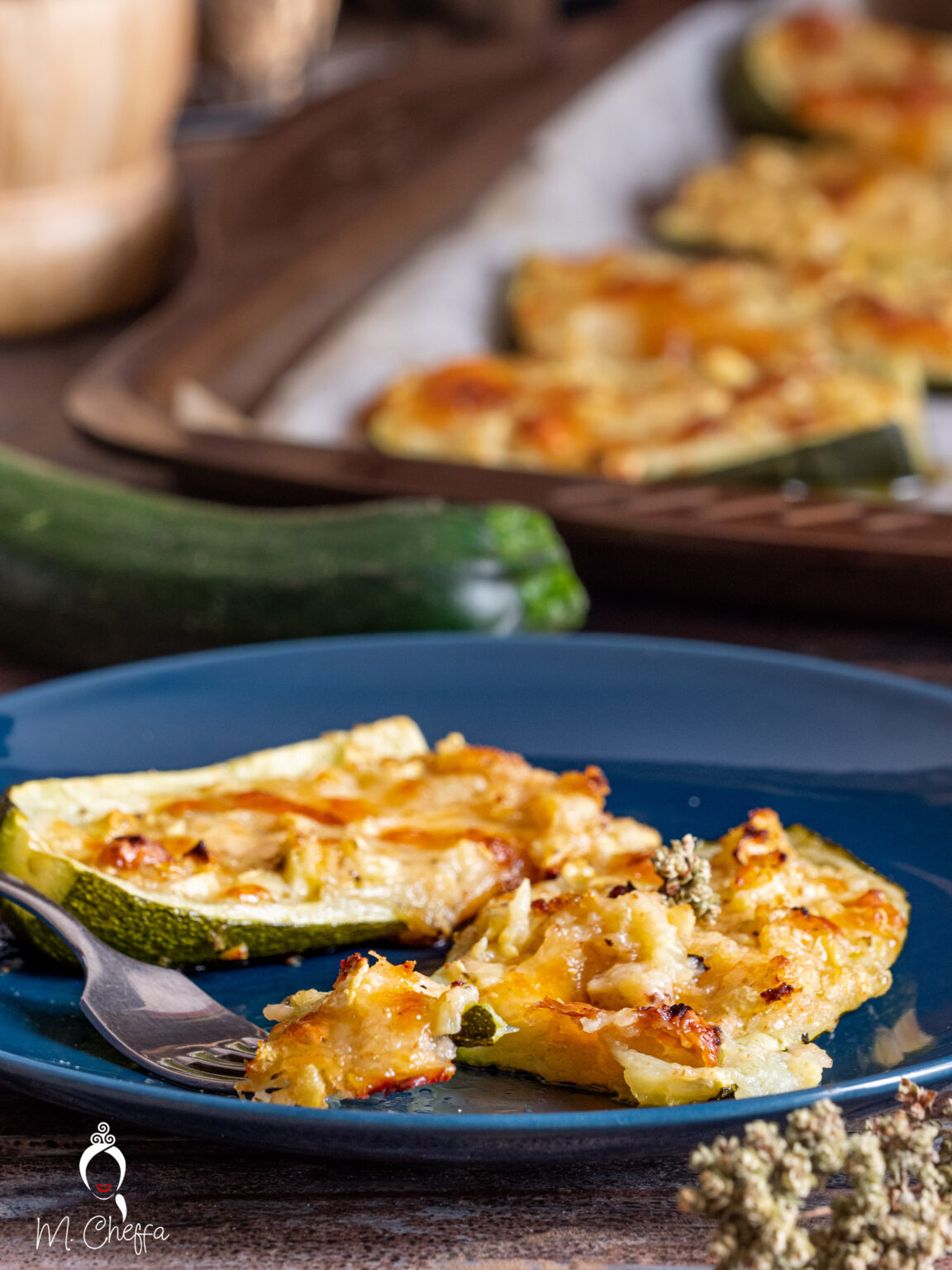 Zucchine ripiene vegetariane al forno con formaggio filante facili e ...