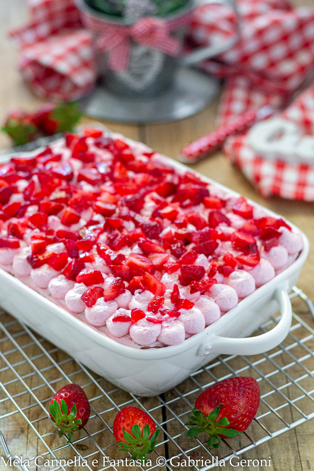 tiramisù rosa con fragole