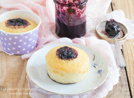 Muffin alla confettura di mirtilli senza burro né latte