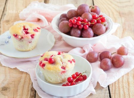 Muffins con uva e ribes senza burro e senza latte morbidissimi