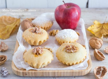 Bocconotti alle mele e noci con confettura di albicocche