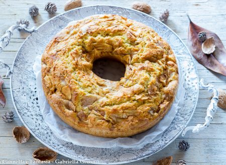 Ciambella di mele e pere grattugiate con noci e cannella