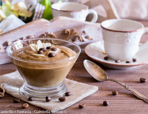 Crema al caffè per farcire dolci e torte o per dessert al cucchiaio