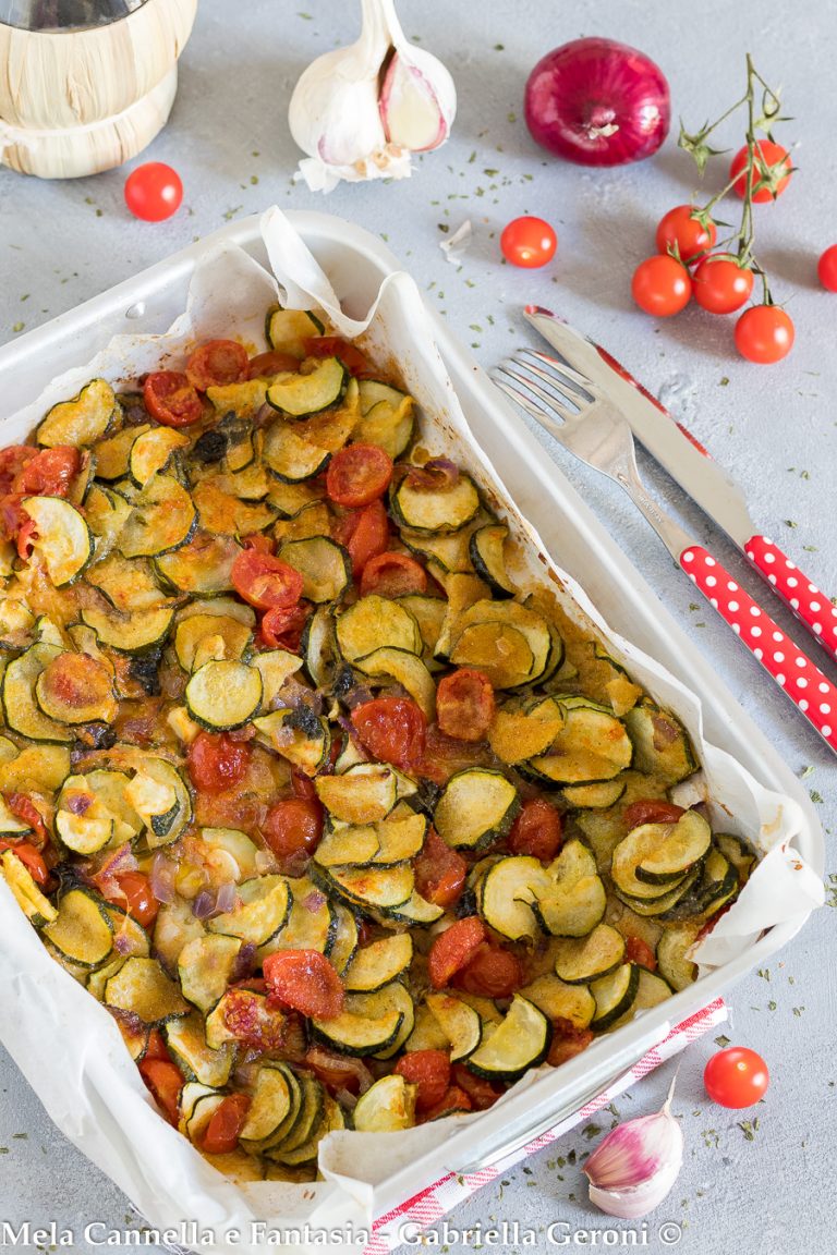 Zucchine e pomodorini gratinati al forno, contorno facile e veloce
