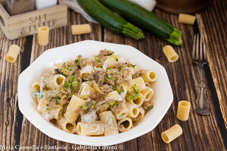 pasta cremosa con salsiccia