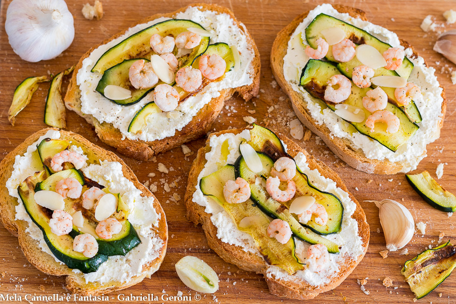 Bruschette Con Zucchine Grigliate Gamberi E Ricotta