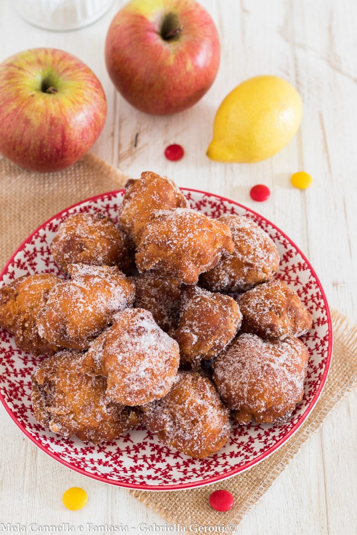 Frittelle Di Mele Morbide Al Profumo Di Limone Pronte In 10 Minuti!