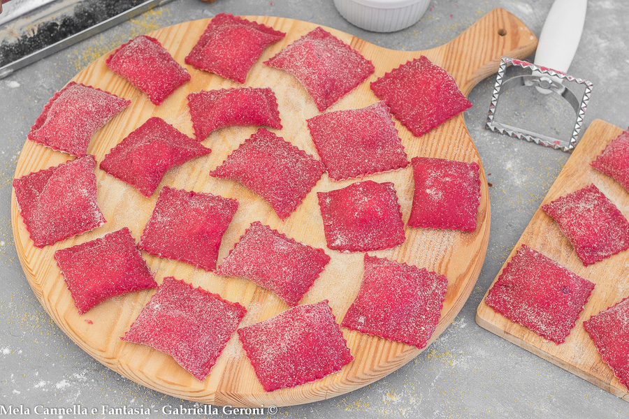ravioli alla barbabietola