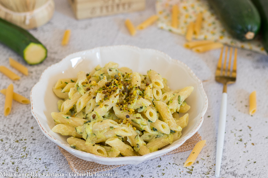 pennette con zucchine e feta