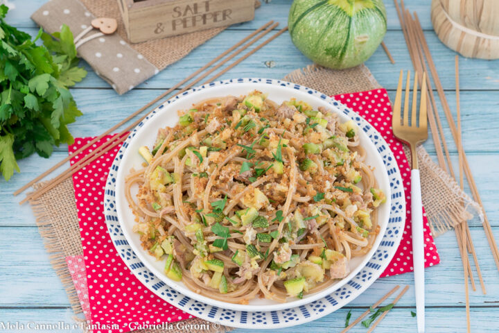 spaghetti integrali con tonno e zucchine