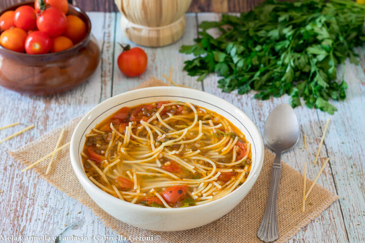 minestra di pasta con lenticchie