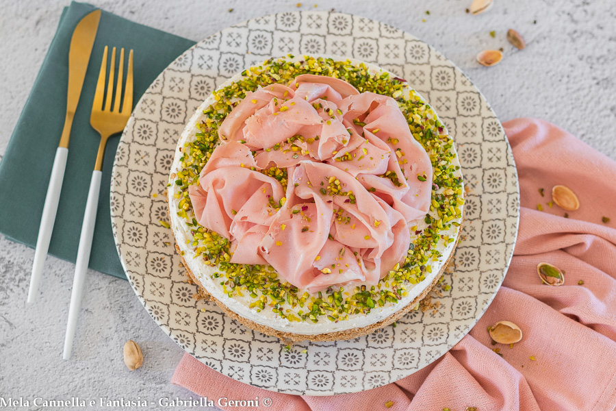 cheesecake mortadella e pistacchi