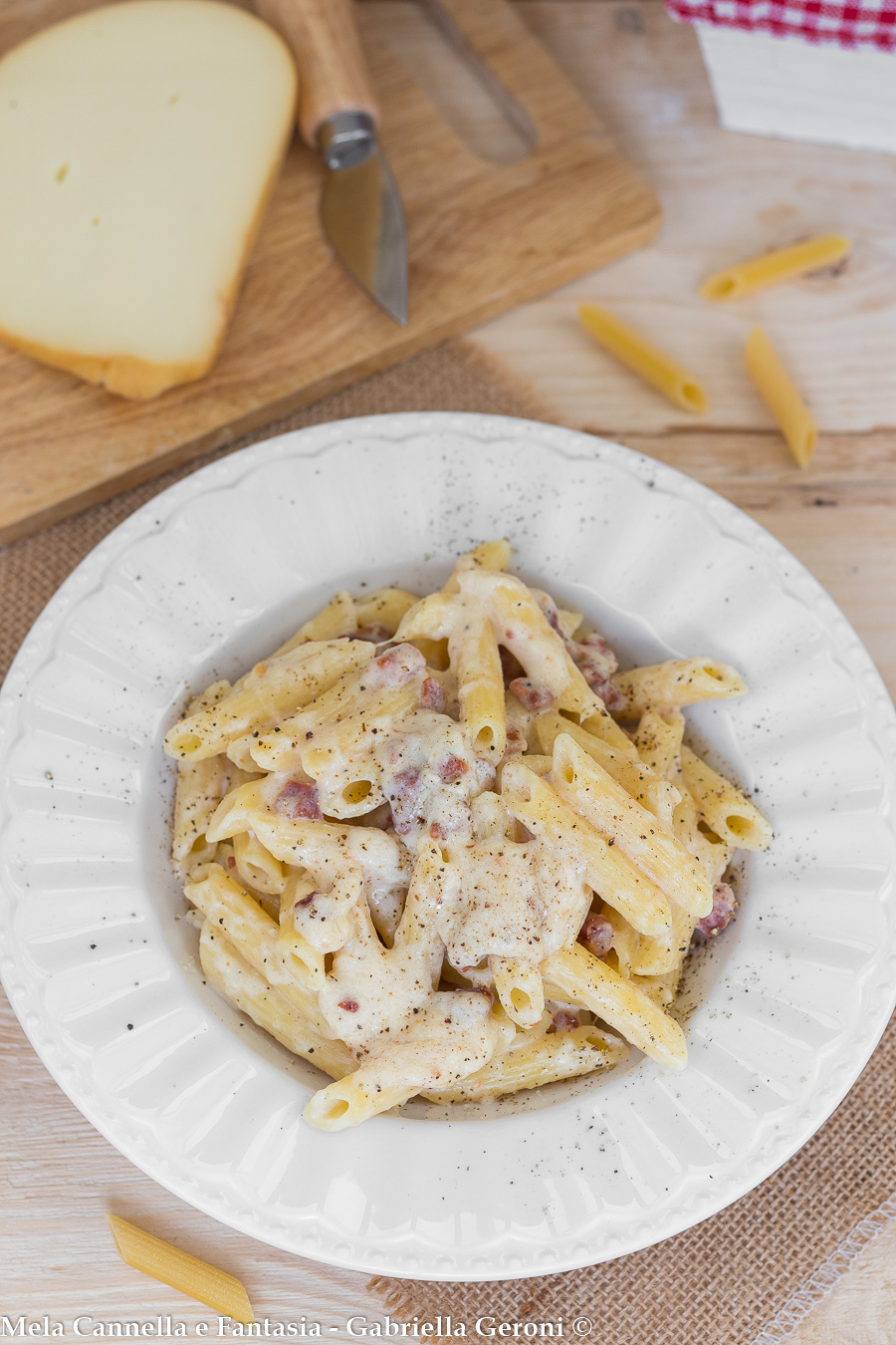Pasta affumicata con provola e pancetta