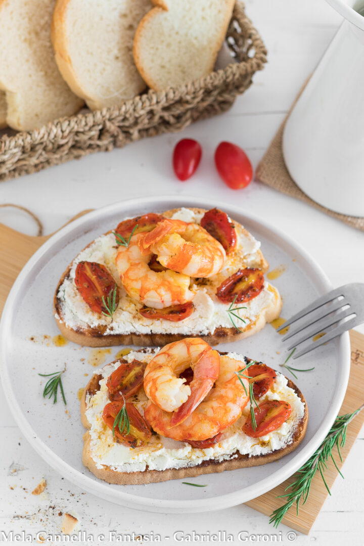 Bruschette Con Ricotta Gamberi E Pomodorini Confit