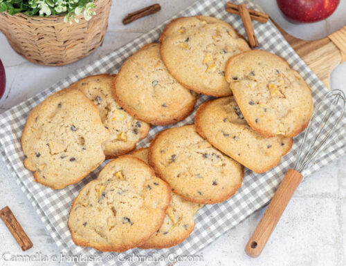 Biscotti con mele e gocce di cioccolato morbidissimi