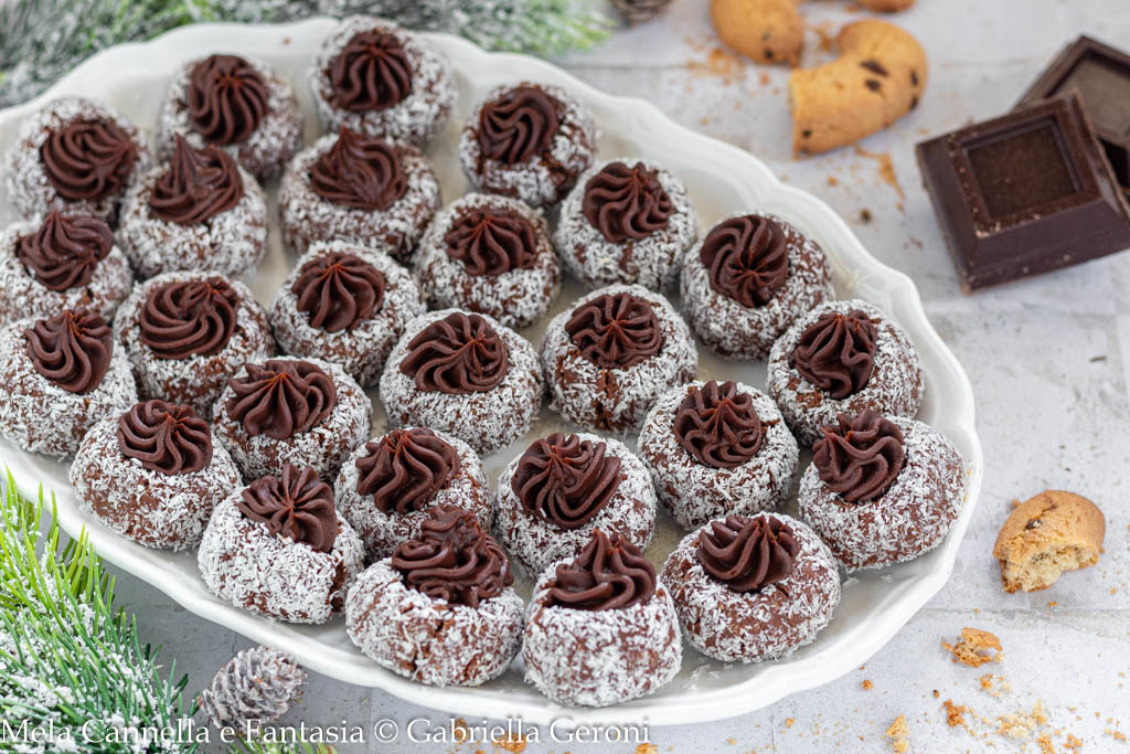 tartufini cocco e cioccolato fondente senza cottura
