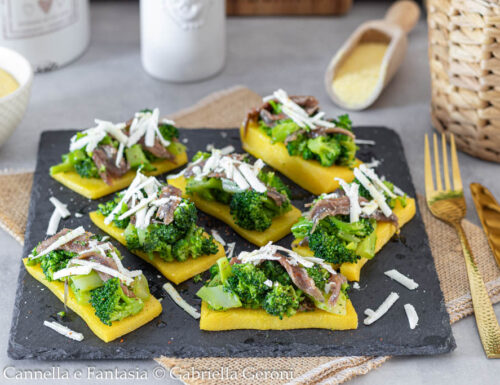 Crostino di polenta con broccoli acciughe e ricotta salata