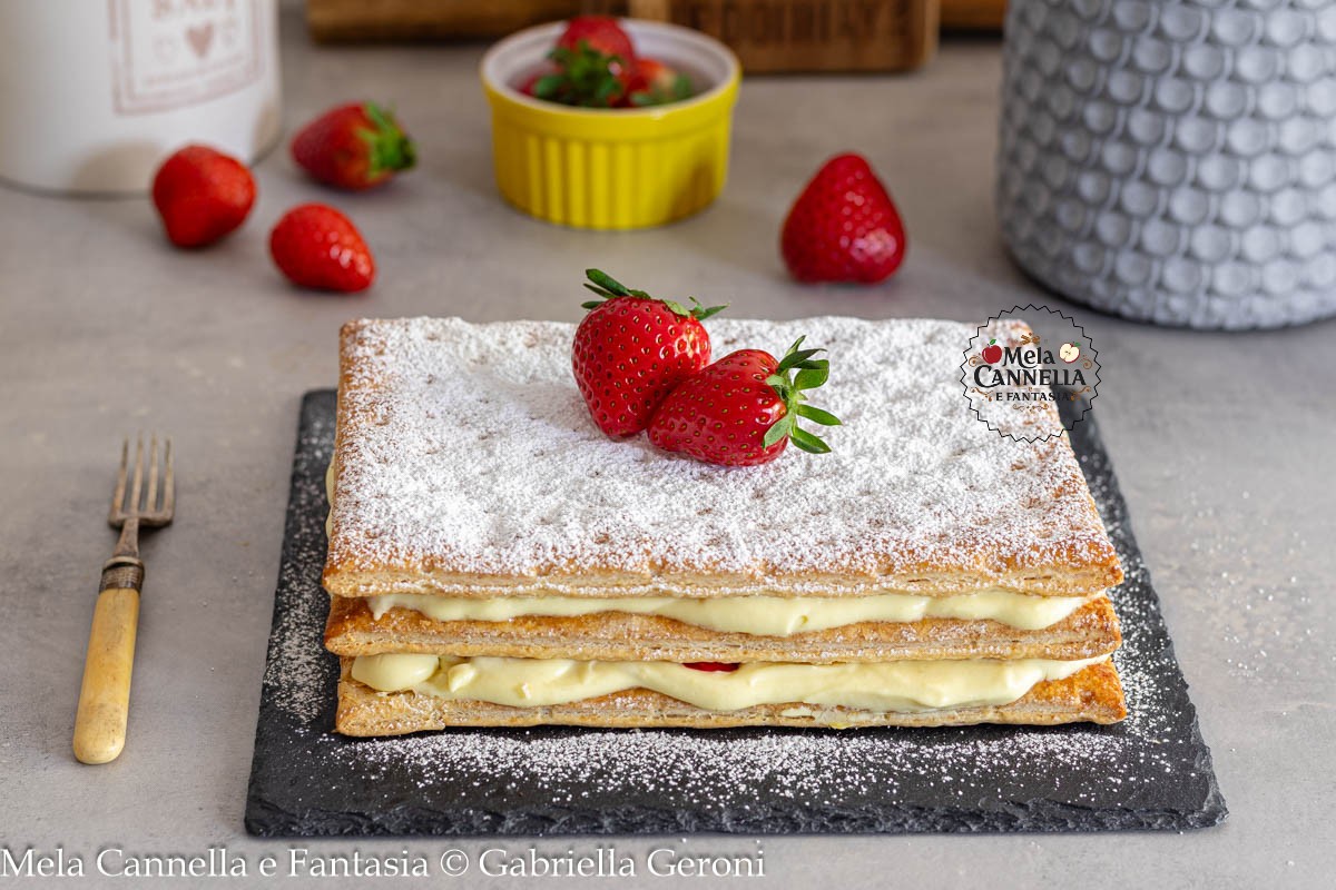 millefoglie con crema e fragole con base pronta
