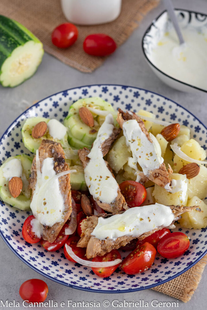 insalata light di patate e sgombro con cetrioli e pomodorini