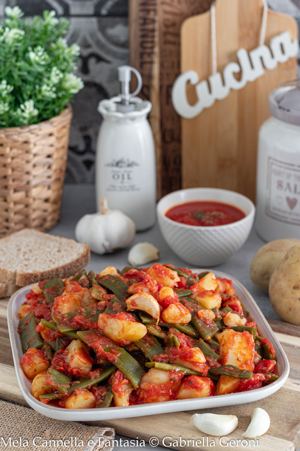 taccole al pomodoro con patate in padella
