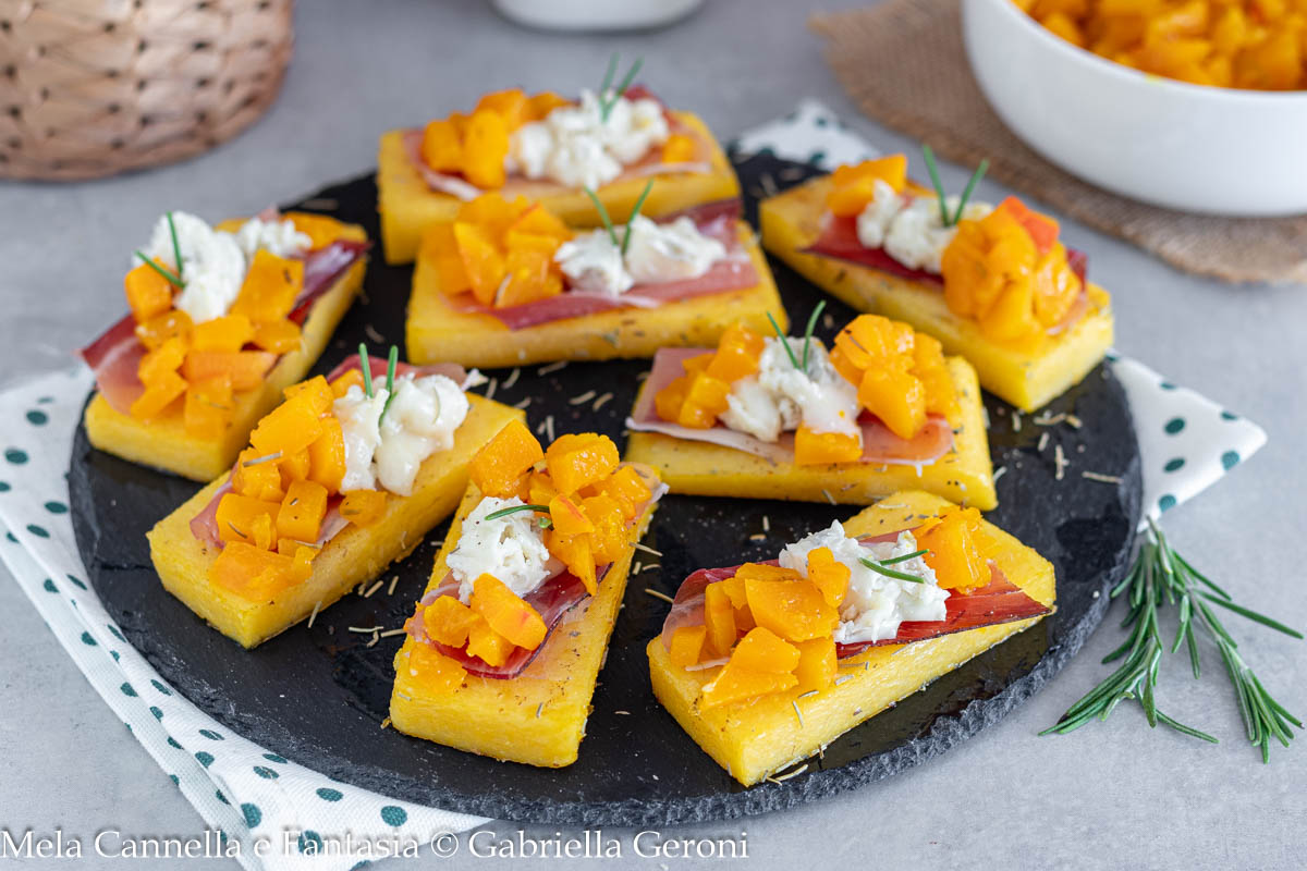 bruschette di polenta con zucca e speck