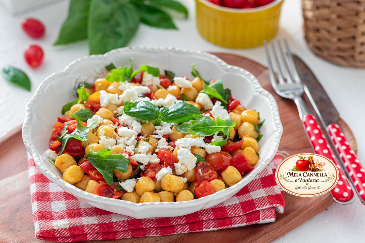 insalata di gnocchi in friggitrice ad aria croccanti e saporiti