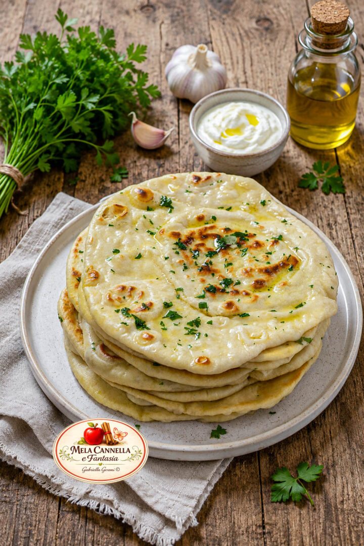pane Naan allo yogurt in padella morbidissimo