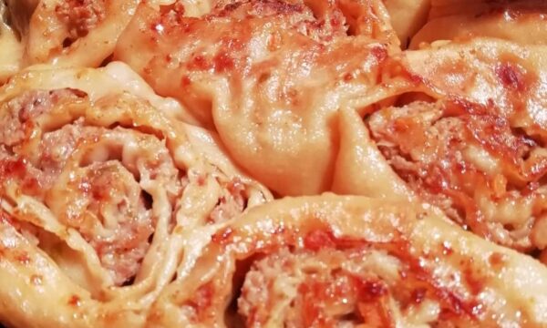 ROTOLO DI PASTA CON CARNE MACINATA