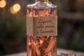 Liquore alla Pesca e Lavanda fatto in casa: ricetta facile e profumatissima