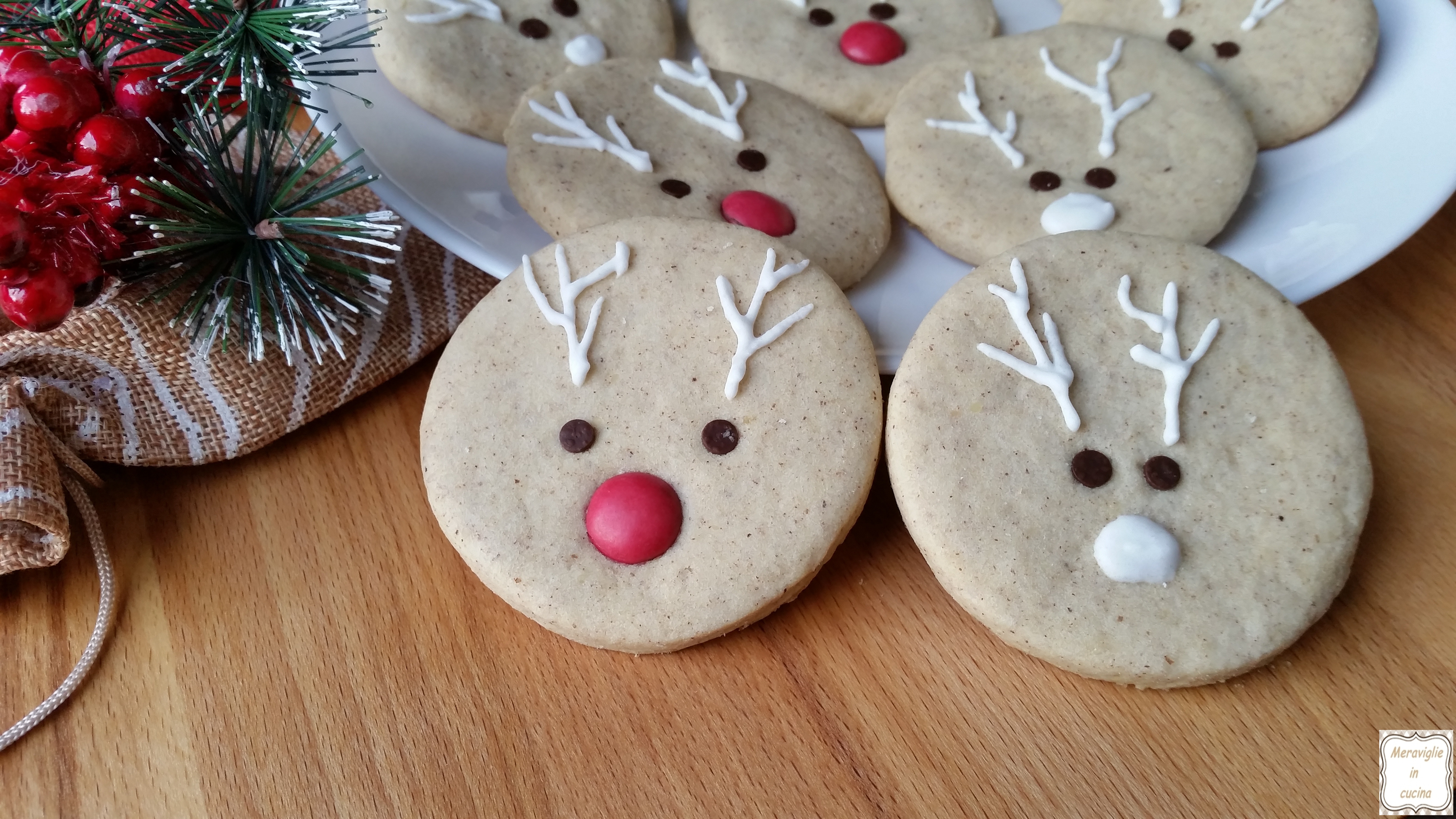 Biscotti natalizi di frolla alla nocciola - Meraviglie in cucina